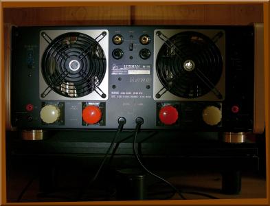 Luxman_M05-Heck.jpg